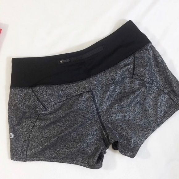 Lululemon Run Times Short II 4" Silver Luminosity Foil - Picture 5 of 11